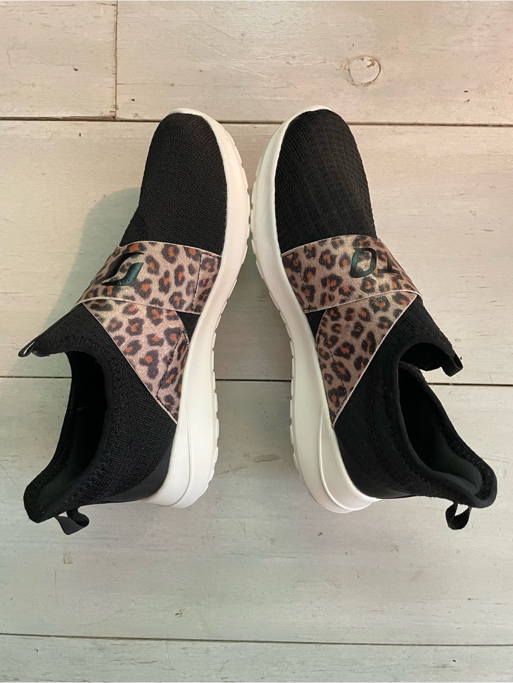 STQ Leopard Print Black Slip-On Women's Stretch Sneakers Size 7.5 Lightweight - Picture 1 of 7